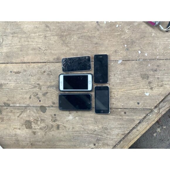 5 BROKEN IPHONE LOT - VARIOUS MODELS - 4 IPHONES, 1 IPOD Apple - Picture 6 of 7